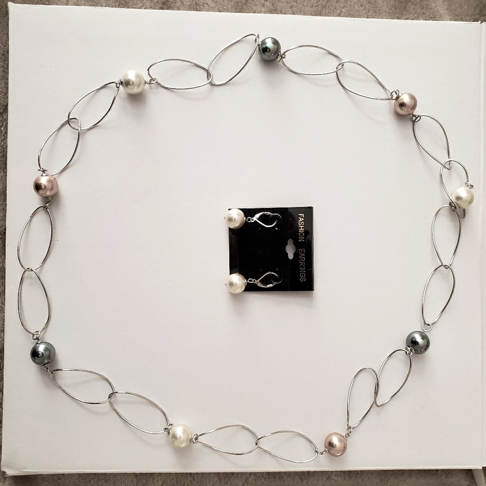 Necklace and earring set